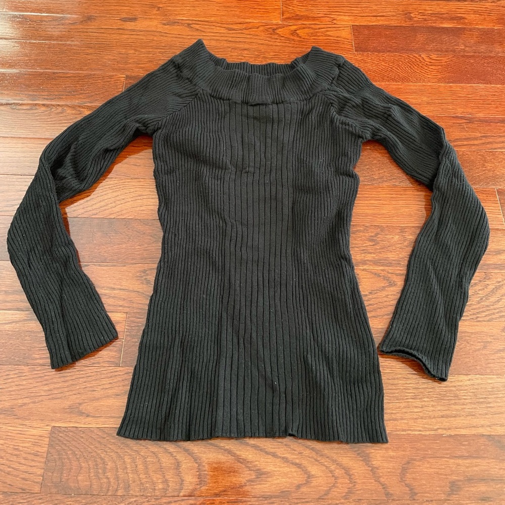 Women’s Off the Shoulder Black Sweater (size S) 🖤